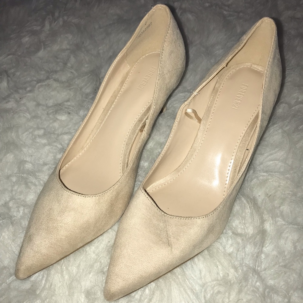 🌻Nude pointed toe pumps